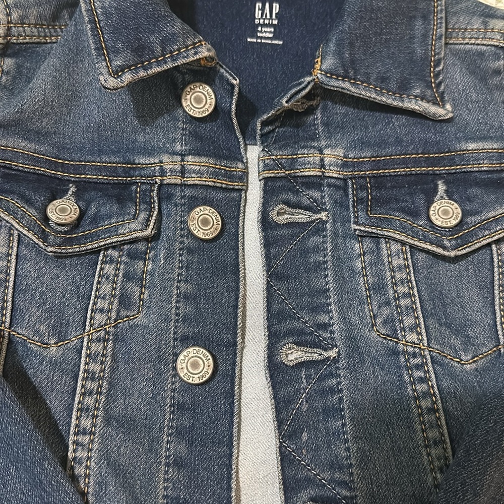 GAP Denim Jacket - size 4 years old Toddler - Picture 2 of 10
